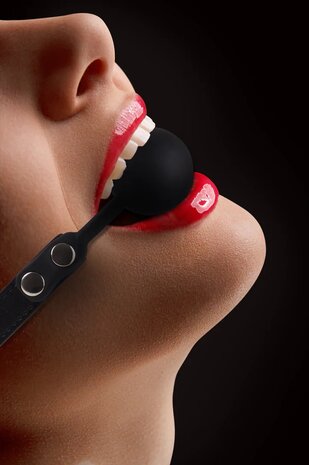 Luxe Siliconen Leren Ball Knevel Zwart / Luxury Silicone Leather Ball Gag Black